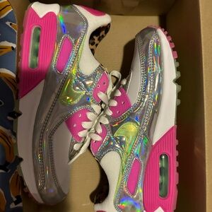 NIB Women’s size 8 Nike Air Max